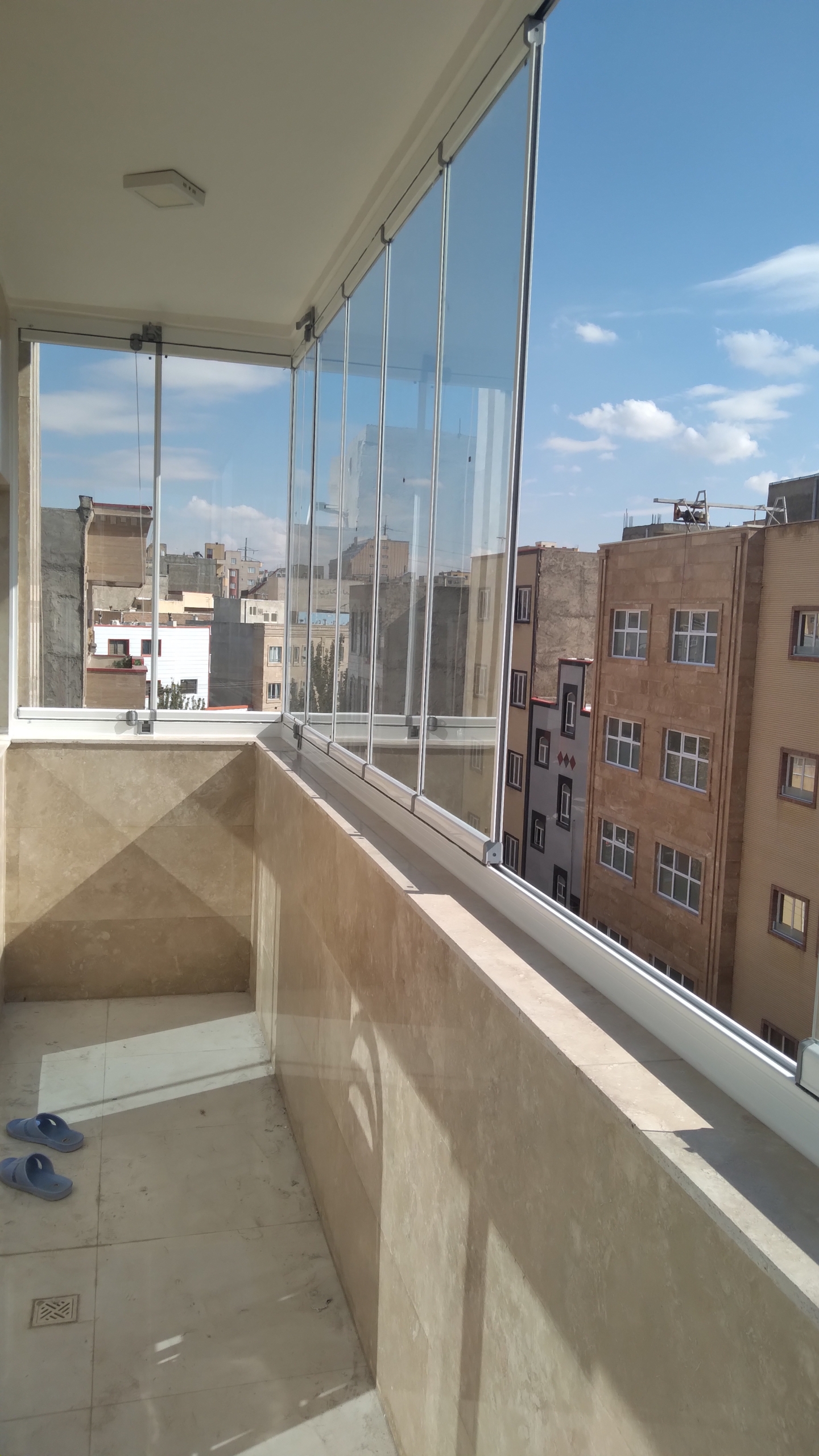 بهترین شیشه بالکن در تبریز